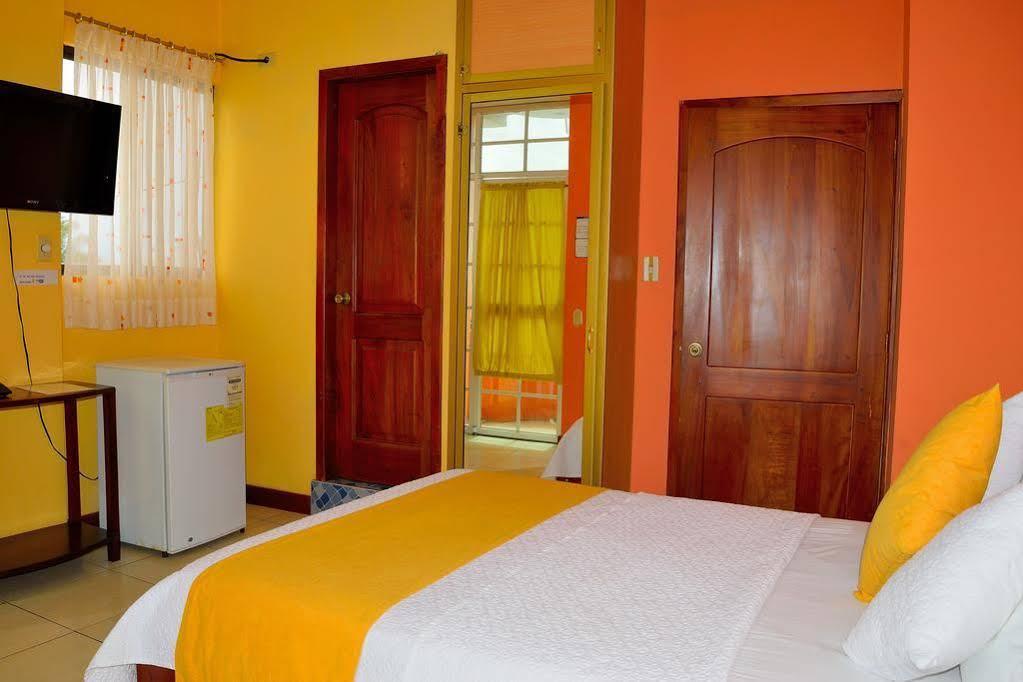 Hostal Carliza Puerto Ayora  Exterior foto