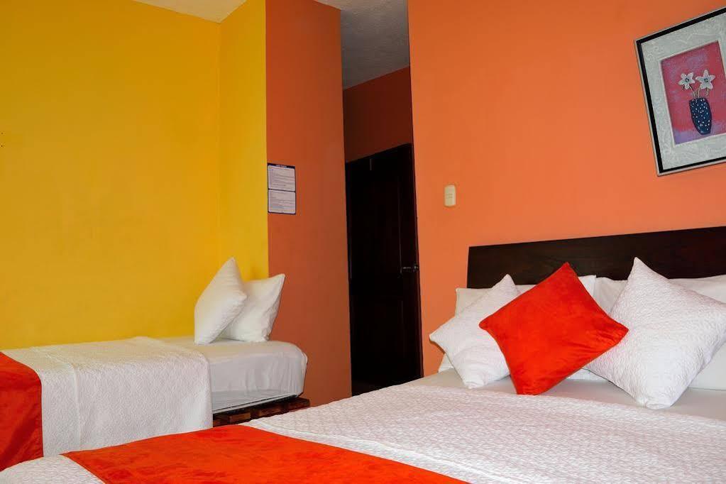 Hostal Carliza Puerto Ayora  Exterior foto